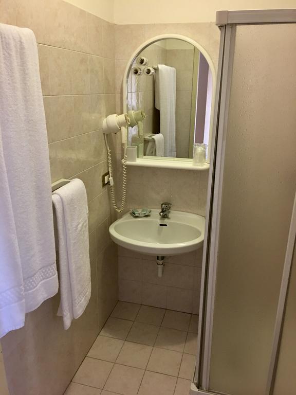 Classic Double Room,394934817:JPEG